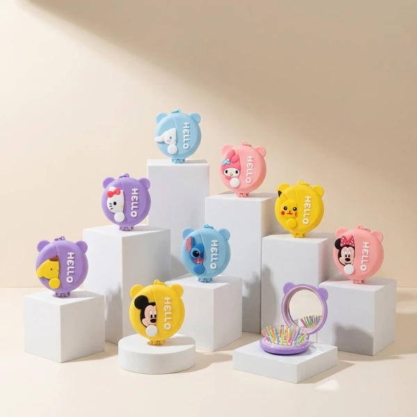 Lược xếp gọn mini có gương 2in1 kèm móc treo: Khi một phụ kiện nhỏ khiến việc chuẩn bị balo du lịch bớt lo lắng hơn