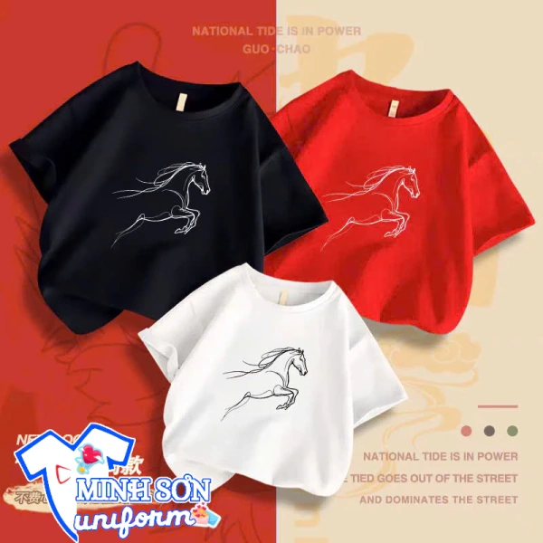 Màu áo đồng nhất ngày Tết nhưng kích thước không đồng điệu, khiến bữa sum họp gia đình trở nên bất ngờ ngượng ngùng
