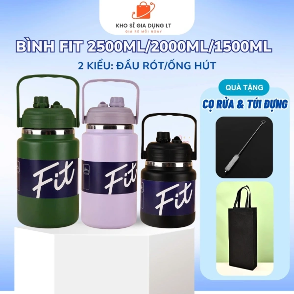 Miệng rộng của bình giữ nhiệt dung tích lớn giúp rót dễ, nhưng lại khiến việc dùng ống hút trở nên lộn xộn