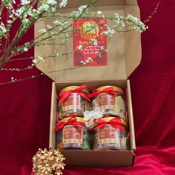 Mở hộp quà Tết handmade và nhận ra hương vị truyền thống vẫn là bất ngờ lớn nhất