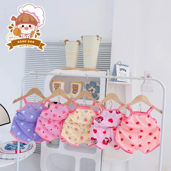 Mong đợi dây thun tắm lạnh chỉ làm mát nhẹ, nhưng thực tế lại mang lại cảm giác thoáng mát và giảm khó chịu cho bé gái