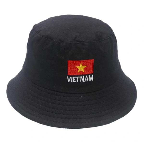 Mũ bucket cotton mang lại cảm giác mát trong nắng, nhưng khi trời chuyển mưa lỗ thoáng lại khiến đầu bất ngờ ướt.