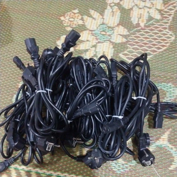 Mua dây nguồn liền phích cắm đa năng vì tiện lợi, nhưng dễ bỏ qua độ bền dẫn tới rắc rối thường ngày