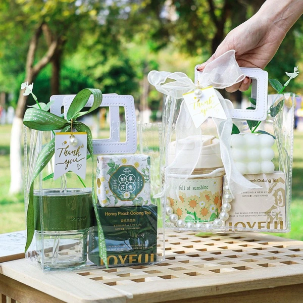 Ngày 20/11, những chi tiết nhỏ trong món quà giáo viên dễ thương khiến người nhận ghi nhớ lâu hơn.