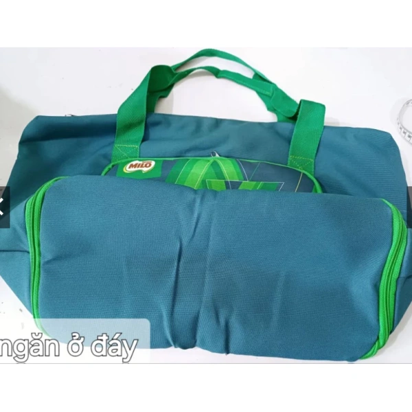 Người lầm tưởng rằng túi du lịch 2 tầng sẽ gọn gàng, nhưng thực tế lại gây lộn xộn khi ngăn không đồng đều