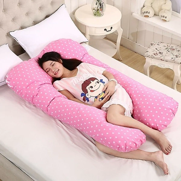 Nhiều bà bầu không ngờ gối ôm chữ U hỗ trợ lưng và chân giảm đáng kể cảm giác mệt mỏi trong những tuần cuối thai kỳ