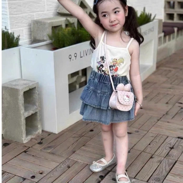 Những bất ngờ khi túi đeo chéo mini da họa tiết mèo không chứa hết vật dụng cần thiết