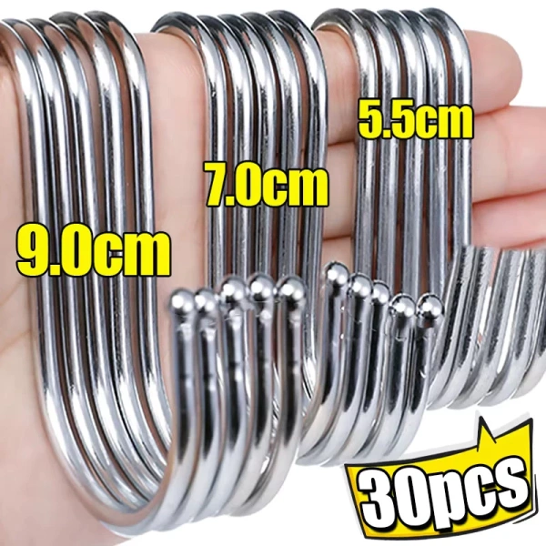 Những chi tiết nhỏ như móc inox đa năng chính là chìa khóa giữ gọn phòng tắm và bếp