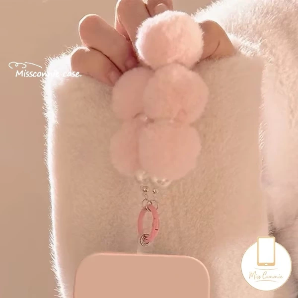 Những phiền toái ít người nhận ra khi dùng dây xích ngắn treo điện thoại vào mùa thu‑đông.