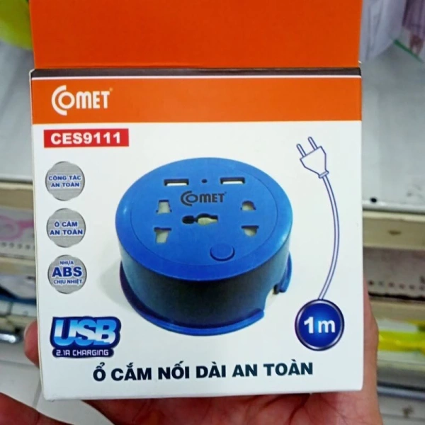 Ổ cắm du lịch dài 1 met giúp sắp xếp thiết bị một cách gọn gàng mà nhiều du khách thường bỏ qua