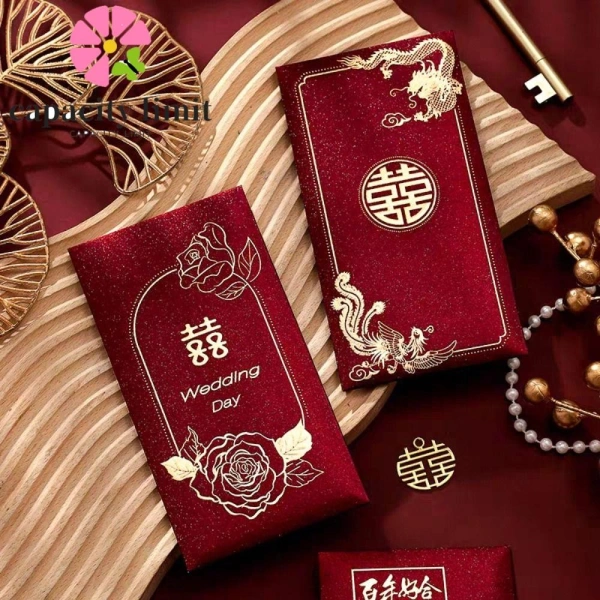 Phân biệt cách gập phong bao đỏ: vì sao một nếp gập sai lại làm giảm không gian chứa tiền trong túi cưới.