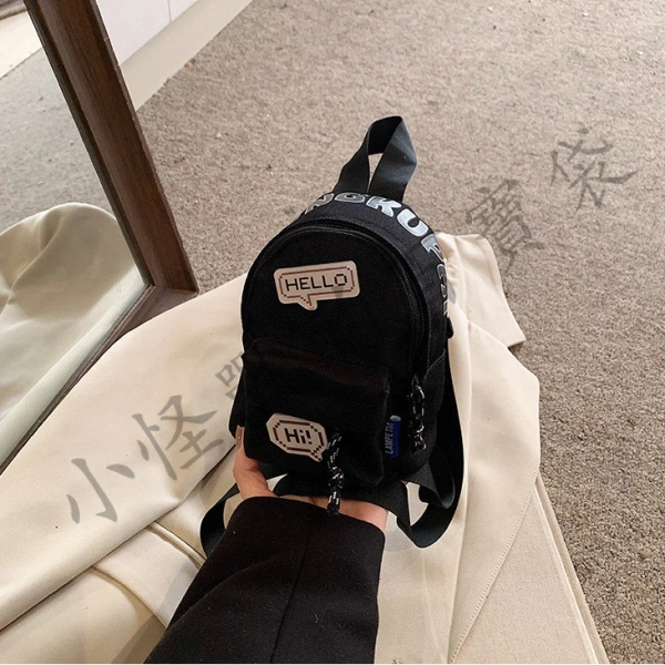 Phụ huynh thường ngạc nhiên khi túi mini vải Oxford dành cho bé không đủ khối lượng đồ dùng học tập hàng ngày