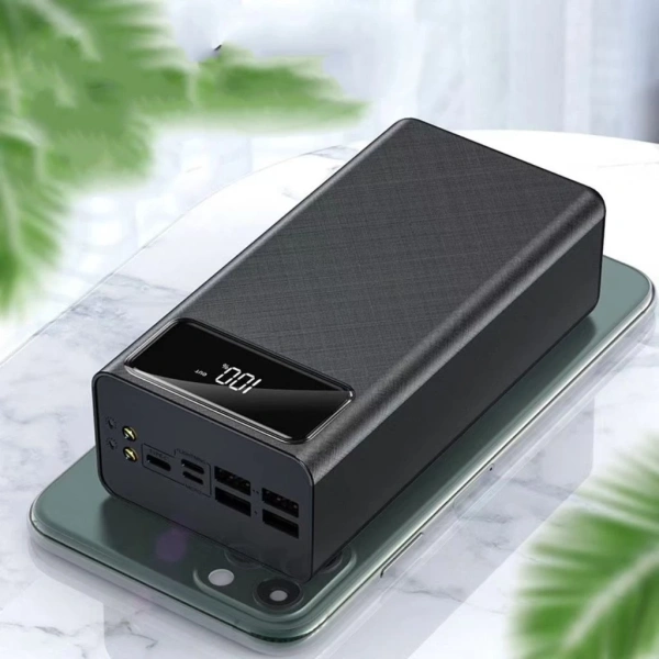 Pin dự phòng 30.000 mAh với sạc nhanh 22,5 W và 4 cổng USB: khi ánh đèn pin thực sự trở thành cứu cánh