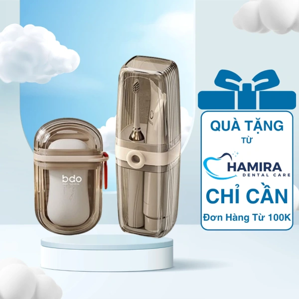 Rò rỉ nước bất ngờ từ hộp đựng bàn chải và xà bông khi nắp không khít làm gián đoạn chuyến công tác