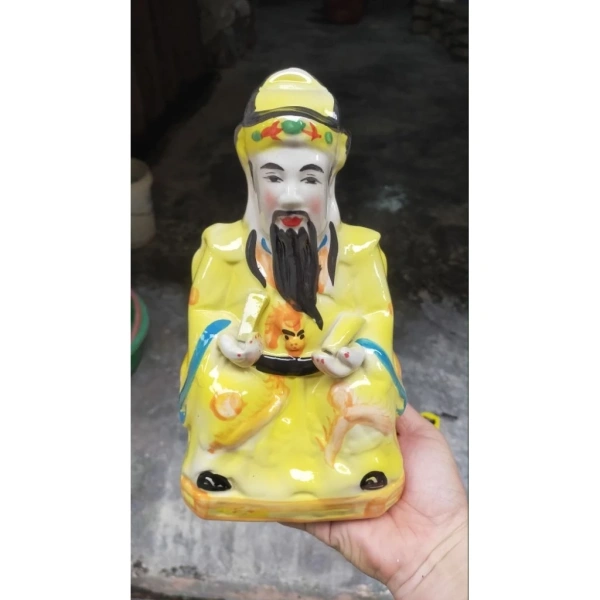 Sau khi bố trí tượng gốm trong phòng khách, người ta thường nhận ra ánh sáng yếu khiến họa tiết mất sức sống