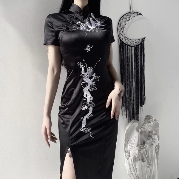 Sự bất ngờ khi áo size lớn màu xám phong cách ulzzang không thực sự tôn dáng người cao.