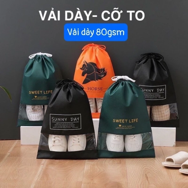 Sự bất ngờ khi một túi đựng giày du lịch dày dặn giữ khô ráo ngay cả trong mùa mưa gió