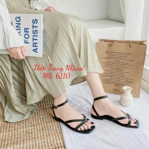 Sự bất ngờ khi sandal đế bệt size lớn cuối cùng vừa vặn và thoải mái như mong đợi