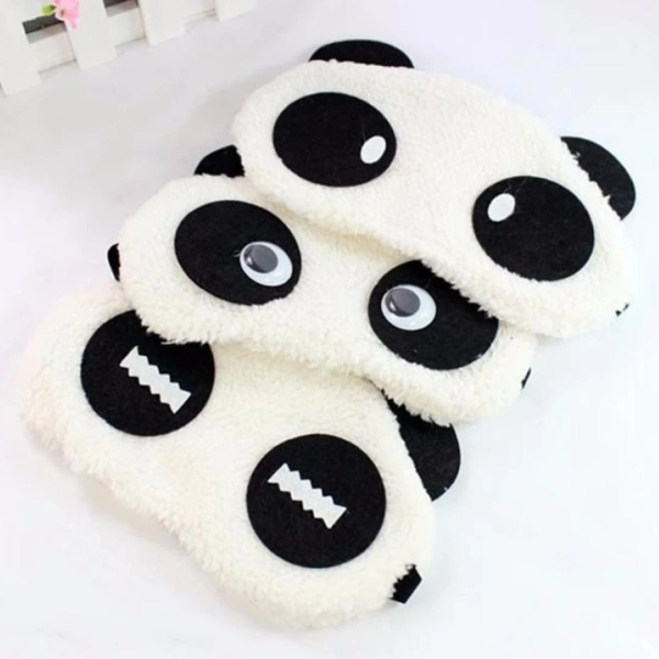 Sự bất ngờ khi tấm bịt mắt ngủ hình gấu panda chặn sáng hiệu quả, nhưng cảm giác bám da lại gây khó chịu sau vài giờ