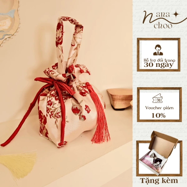 Sự bất ngờ khi túi gấm ngày Tết vừa là phong cách, vừa khiến ví tiền bối rối