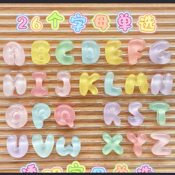 Sự thật ẩn sau một charm mini khắc chữ: khi vẻ đẹp tăng lên, việc gắn kết thường xuyên lại gây phiền.