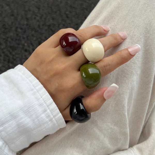 Sự thật ít ai nói về việc chiếc nhẫn retro tinh tế nhanh mất độ sáng khi tiếp xúc thường xuyên