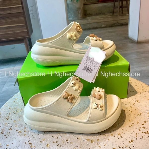 Sự thoải mái tạm thời của sandal cao cổ nữ có thể ẩn chứa vấn đề bám chân trên mặt trơn