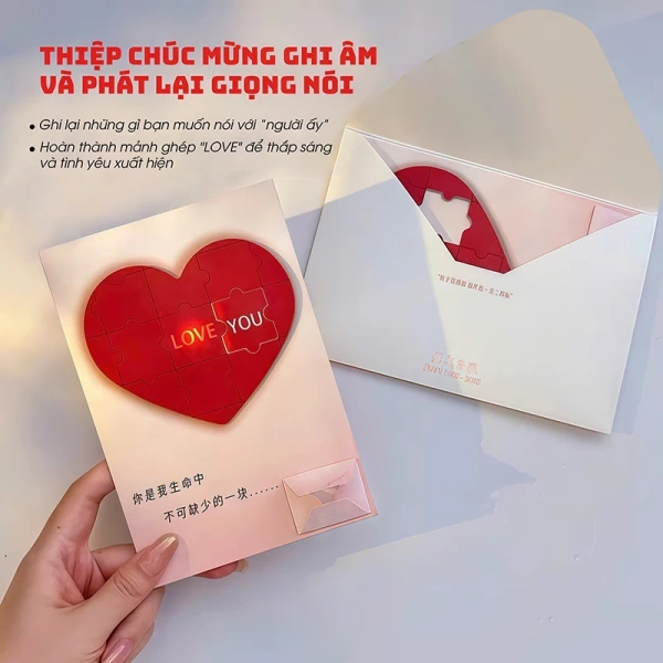 Thật bất ngờ khi một thiệp ghi âm lời chúc khiến khoảnh khắc tỏ tình dài lâu hơn dự định