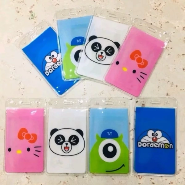 Thẻ đeo bảng tên lớp 2 dạng băng dính: Khi độ dính giảm nhanh sau vài ngày, phụ huynh phải suy nghĩ lại.