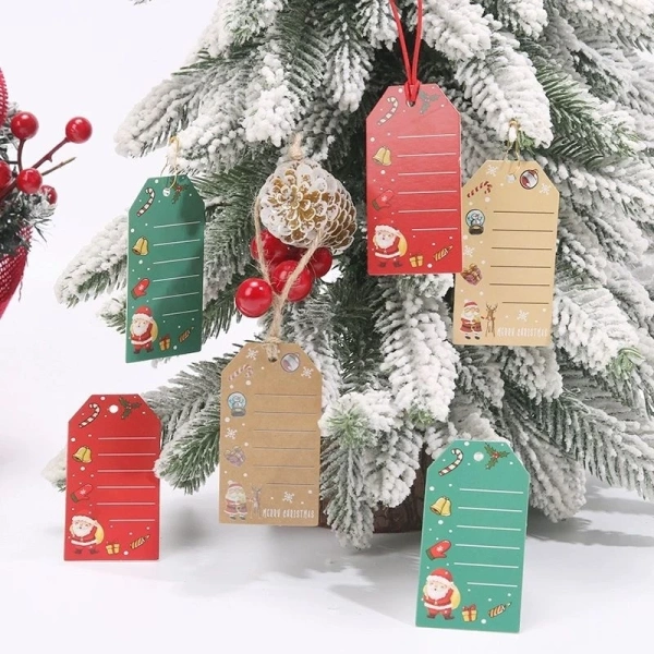 Thẻ treo Noel đa màu sắc – chi tiết nhỏ thường bị lãng quên nhưng quyết định sức hút của không gian lễ hội