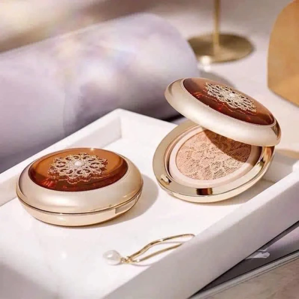 Thực tế: hộp phấn nước tái sinh không ngăn được vụ tràn màu nếu không chú ý cách đóng nắp