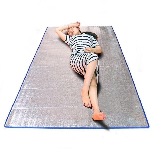 Tiện ích của giường gấp đôi 130 × 190 cm trong văn phòng thường bị che mờ vì khó di chuyển trong không gian chật hẹp.
