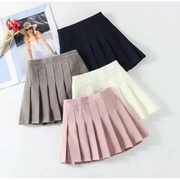 Tiện lợi bề ngoài của chân váy tennis có quần trong thường ẩn sau cảm giác chật khi di chuyển suốt ngày