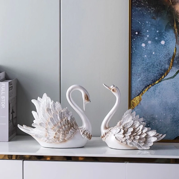 Tượng nghệ thuật trắng nhẹ nhàng khiến góc bàn trà bừng sáng, nhưng lại dễ bị lẫn lộn trong việc bảo quản