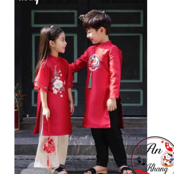 Viền áo yếu khiến áo dài đôi cho trẻ 1‑8 tuổi trông xẹp sau bữa tiệc
