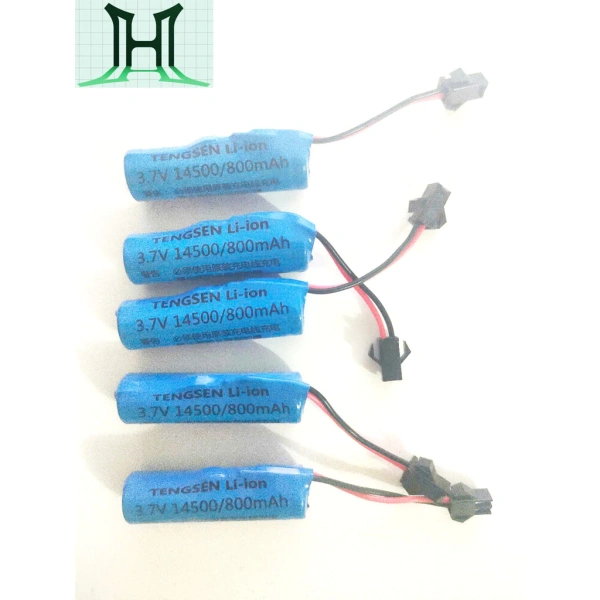 Trong số những phụ kiện thiết yếu, dây sạc và pin sạc đóng vai trò then chốt. (Ảnh 4) Trong số những phụ kiện thiết yếu, dây sạc và pin sạc đóng vai trò then chốt. (Ảnh 4)