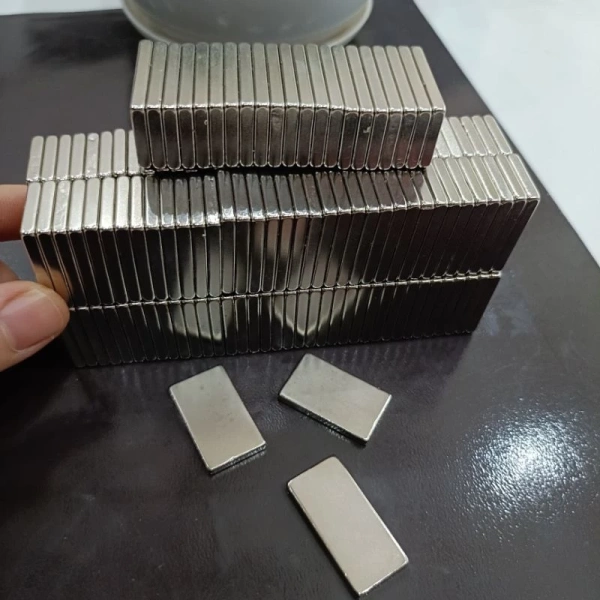 Nam châm mini hiện nay có nhiều loại, mỗi loại lại phù hợp với một mục đích riêng. (Ảnh 2)
