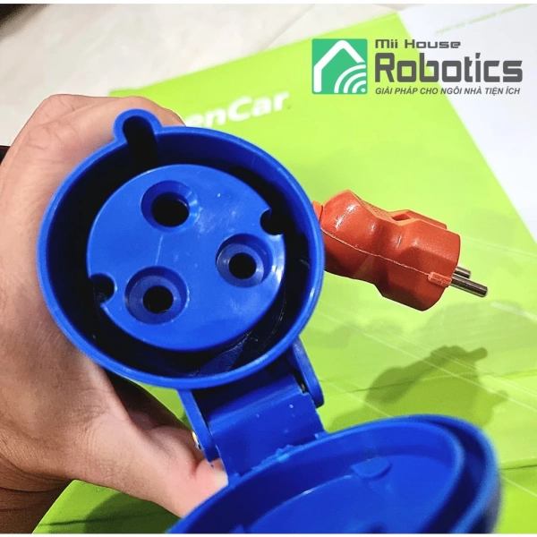 Với nhu cầu sử dụng nhiều loại bộ sạc khác nhau, người dùng thường gặp trường hợp đầu nối của trạm không khớp hoàn hảo với cổng sạc trên xe. (Ảnh 4)
