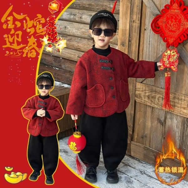 Trang phục Tết cho bé trai đẹp nhưng lại cản trở các bé di chuyển trong những ngày lễ - Ảnh 1 Trang phục Tết cho bé trai đẹp nhưng lại cản trở các bé di chuyển trong những ngày lễ - Ảnh 1
