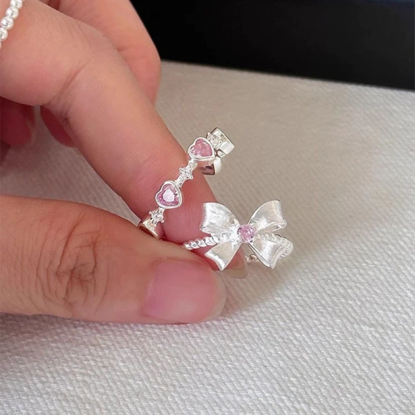 Đối với nhiều người, việc đeo trang sức ngón tay hằng ngày có thể tạo ra một số tình huống không ngờ tới. (Ảnh 2)