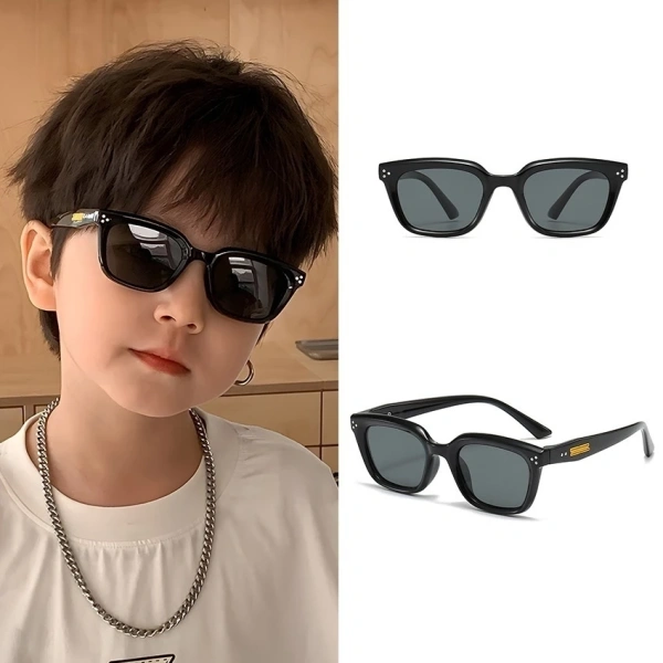 Trên dốc leo núi, việc quên mang kính mát thời trang trẻ em chống UV400 khiến mọi người hối hận. - Ảnh 1