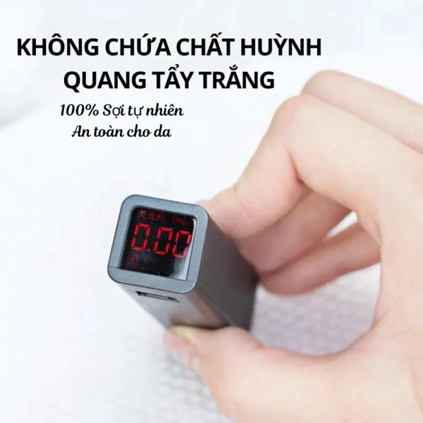 Trong những phút chờ xe buýt, một lọ khăn mặt nén mini gọn nhẹ luôn là giải pháp cho vết bẩn bất ngờ - Ảnh 2