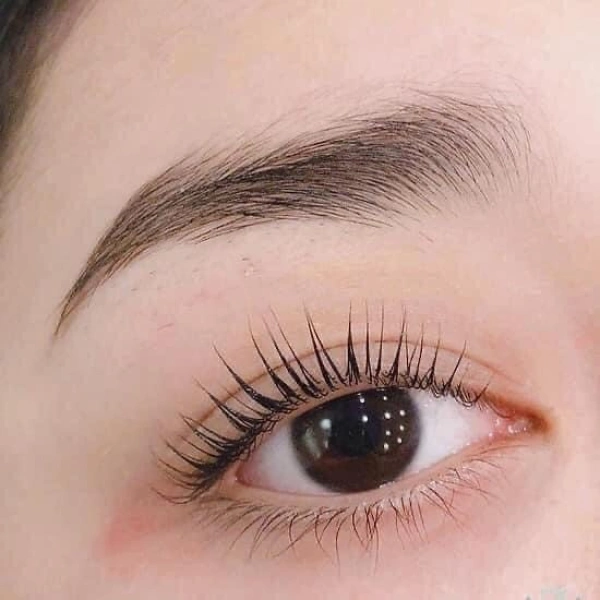 Q: Có cần sử dụng “phủ đen mi” sau khi uốn không? (Ảnh 5)