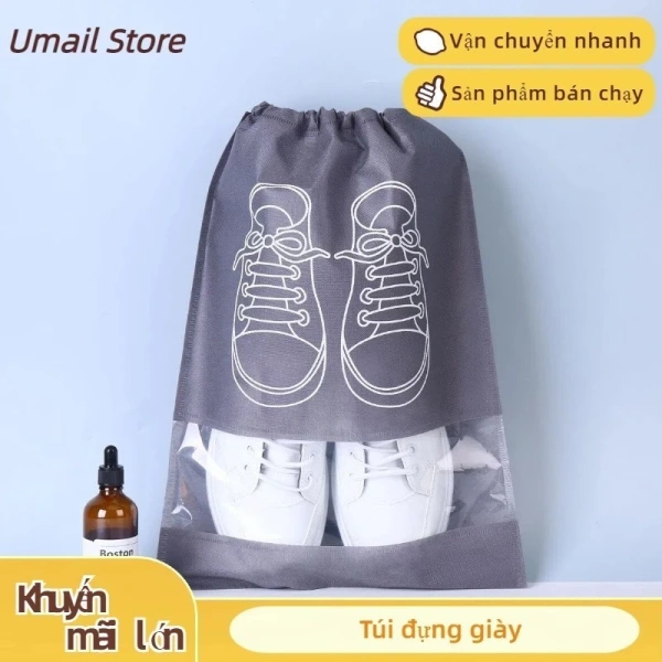 Trong quá trình đóng gói, giày thường phải chịu áp lực từ các vật dụng khác, dao động từ va chạm nhẹ khi vali bị lắc hoặc bị ép chặt. (Ảnh 2)