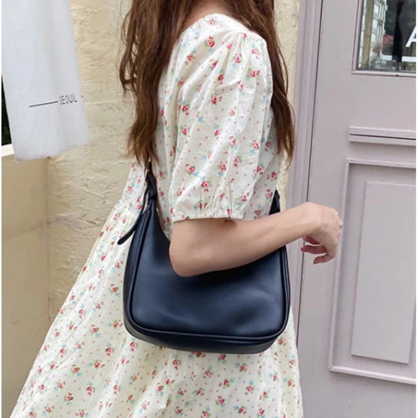 Những thói quen nhỏ này sẽ giúp chiếc túi da dày của bạn luôn giữ được phong cách thanh lịch qua thời gian. (Ảnh 5)