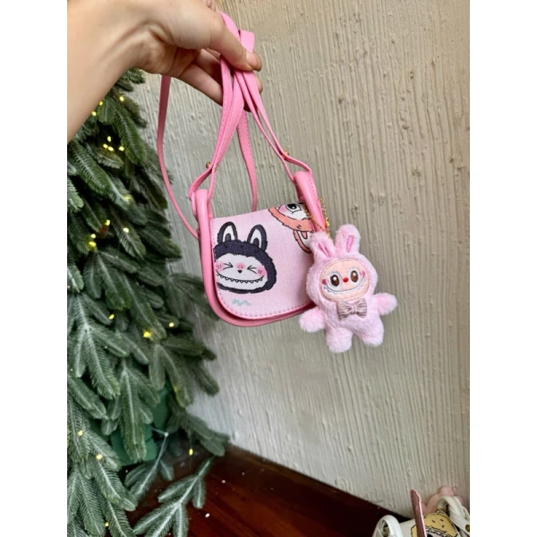 Do sử dụng thường xuyên, túi mini dễ bị bẩn, ẩm ướt hoặc biến dạng. (Ảnh 5) Do sử dụng thường xuyên, túi mini dễ bị bẩn, ẩm ướt hoặc biến dạng. (Ảnh 5)