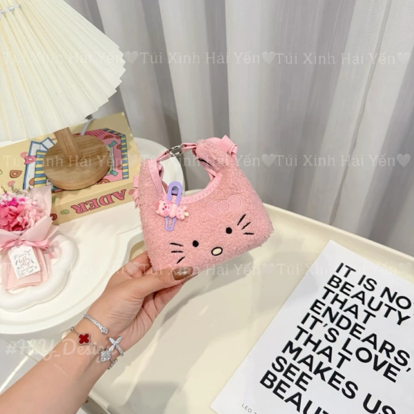 Túi mini lồng xù nhẹ nhàng khiến những buổi đi dạo cuối tuần không còn rối rắm - Ảnh 4