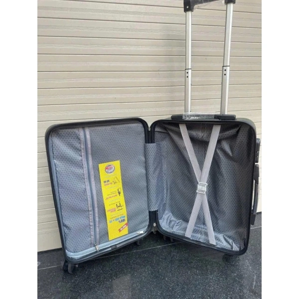 Nhìn chung, Vali Milo 20 Inch cung cấp một sự cân bằng hợp lý giữa độ bền, trọng lượng nhẹ, và tính năng khóa số so với mức giá trung bình, phù hợp cho những du khách thông minh muốn tối ưu chi phí mà không hy sinh an toàn. (Ảnh 3)