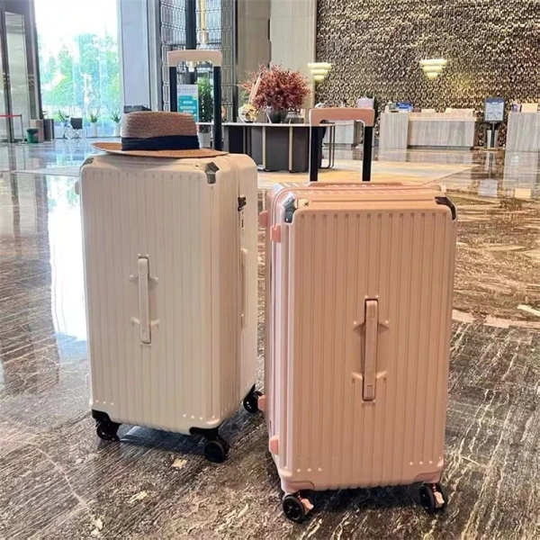 Đối với những người thường xuyên di chuyển dài ngày, một chiếc vali siêu to, chịu va đập mạnh là “đồng hành” không thể thiếu. (Ảnh 4)