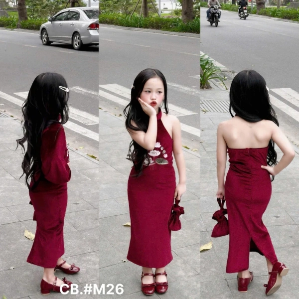 Váy yếm nhung và áo khoác rực rỡ cho bé gái lễ Tết, nhưng túi kèm thường gây bất ngờ vì không chứa đủ đồ dùng. - Ảnh 3 Váy yếm nhung và áo khoác rực rỡ cho bé gái lễ Tết, nhưng túi kèm thường gây bất ngờ vì không chứa đủ đồ dùng. - Ảnh 3